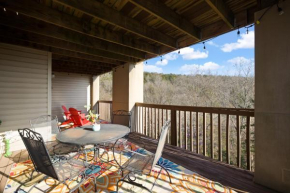 Walk-In, no stairs Condo, 4 mins to Silver Dollar City, 14 mins to Ball Park of America, Amazing Ozark Mountian Views